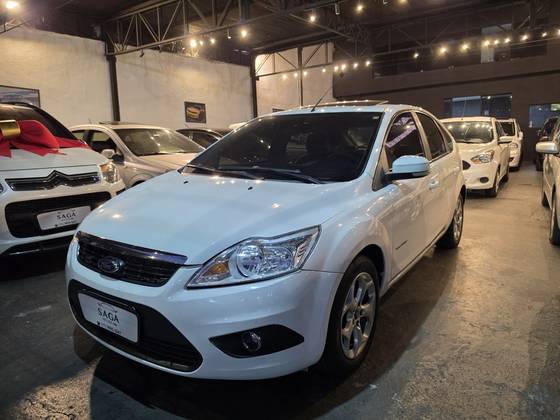 FORD FOCUS 2.0 TITANIUM HATCH 16V FLEX 4P AUTOMÁTICO FORD FOCUS 2.0 TITANIUM HATCH 16V FLEX 4P AUTOMÁTICO